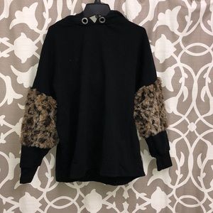 Zara Sweatshirt with faux fur trim